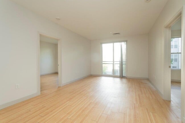 Photo - 320 D St Unidad 337