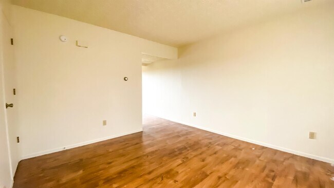 Photo - 305 Country Villa Ln