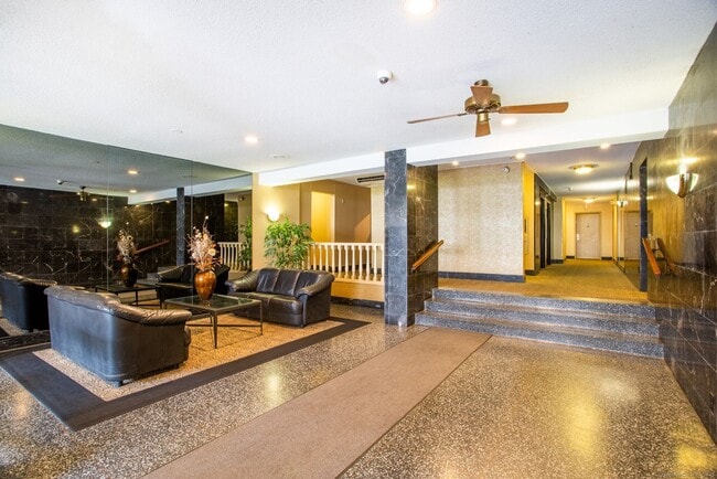 Building Photo - 65 Glenbrook Rd Unit APT 4G