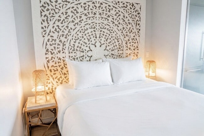 Photo - 16 Hazelton Ave Unit SI ID1494685P