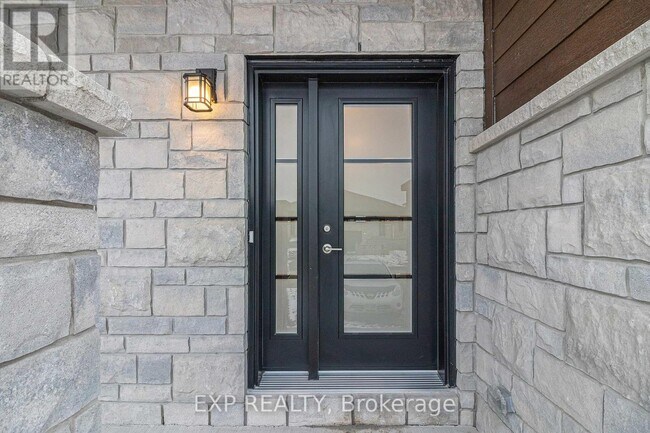 Photo - 919 Chablis Cres