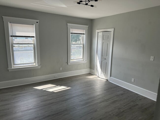 Building Photo - 26 Douglas St Unit 2 Rental