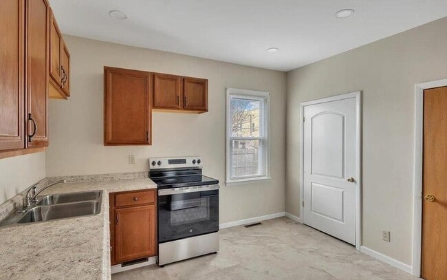 Building Photo - 39 111th St