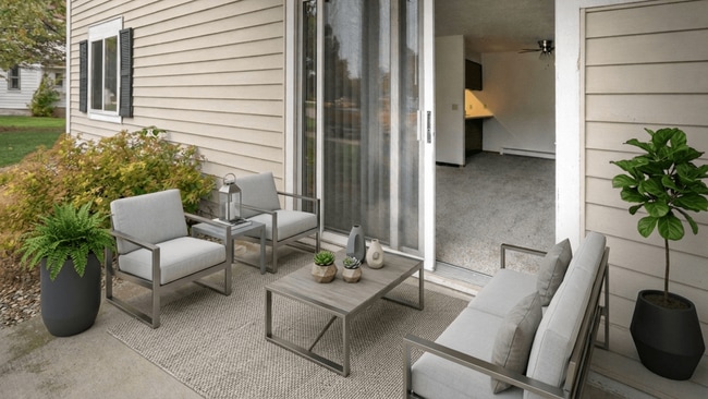 2BR, 1BA - 960 SF - Porch
