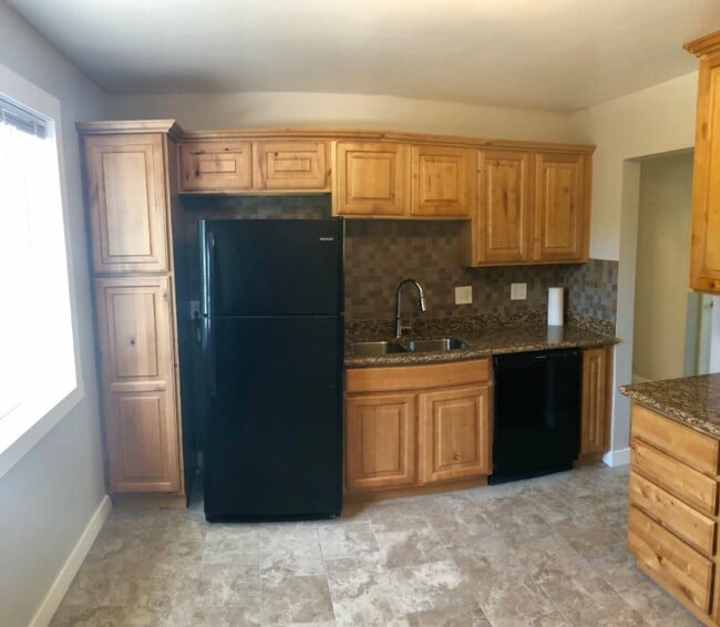 Photo - 235 W 200 N