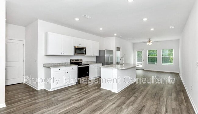 Building Photo - 217 Bay Pine Dr