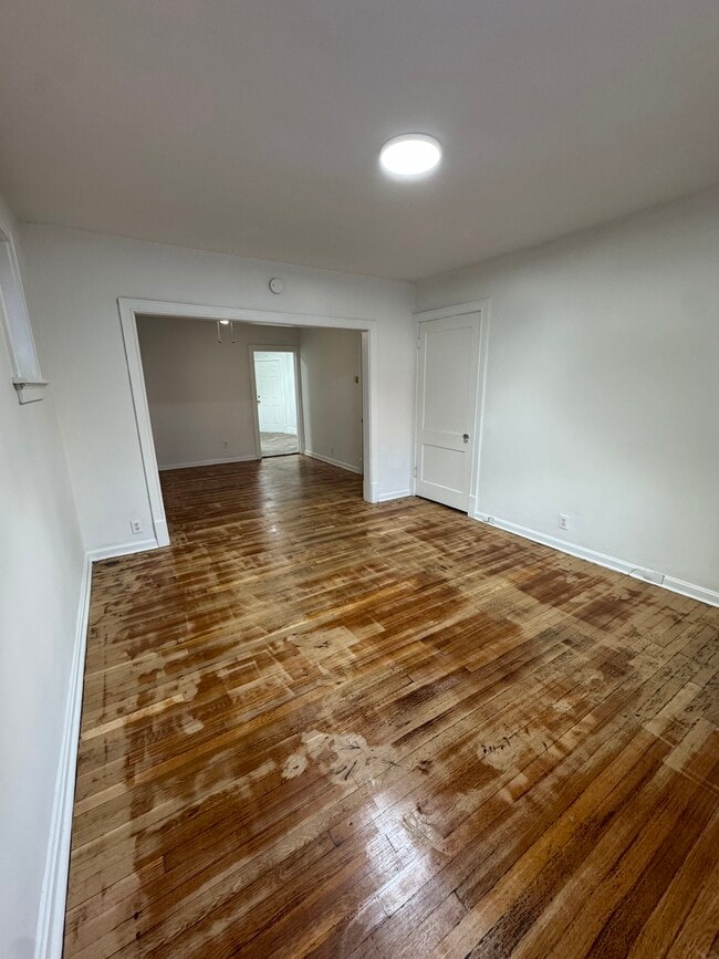 LIVING ROOM - 4962 Lindenwood Ave Unit B