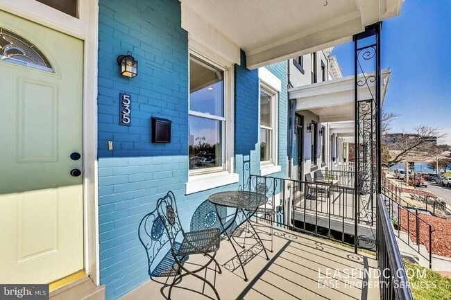 Photo - 535 Gresham Pl NW