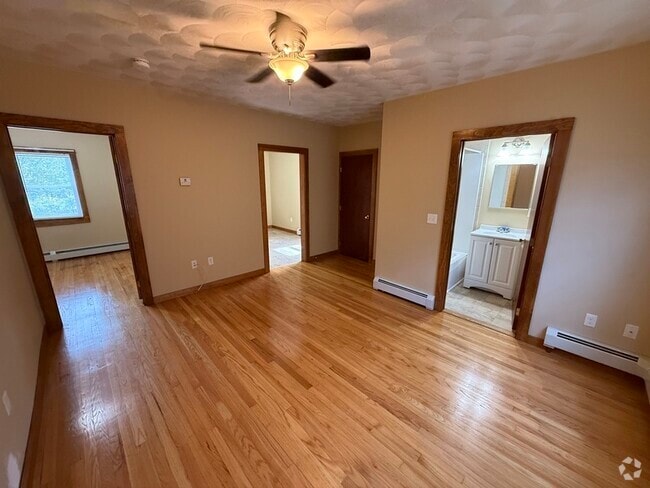 Building Photo - 132 Hall St Unit 1E Rental