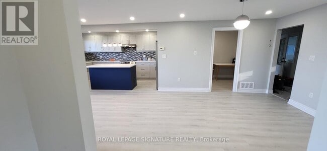 Photo - 80 Seabreeze Crescent