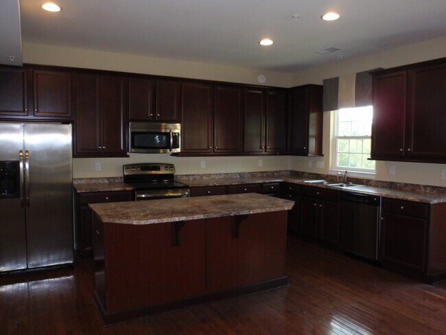 Photo - 325 Broadstone Dr
