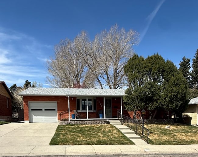 Building Photo - Beautiful 3 Bed, 2 Bath Stand-Alone Home | Furnished or Unfurnished Options