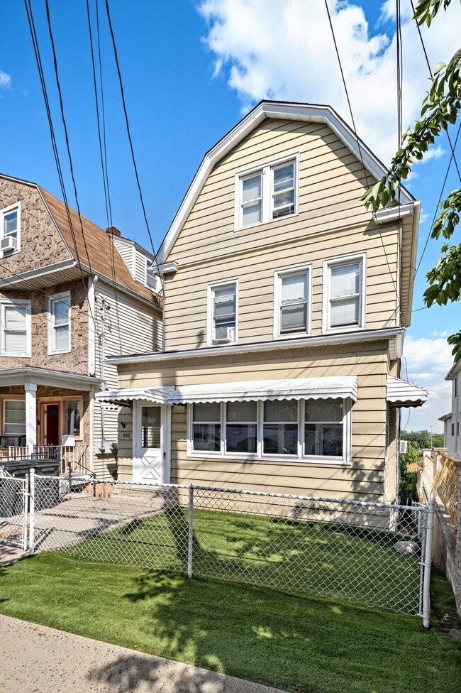 Building Photo - 520 Schuyler Ave Unit 1