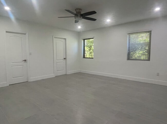 Photo - 348 South Dr
