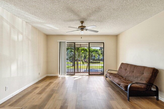 Photo - 618 Sea Pine Way Unit A2