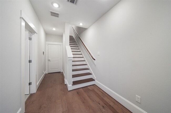 Photo - 1268 N Post Oak Rd