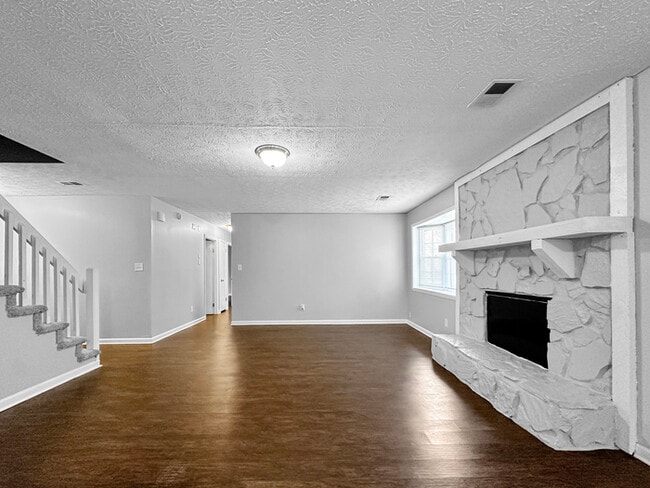 Photo - 9289 Forest Knoll Dr