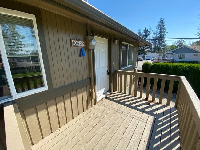 Building Photo - Spacious & Bright 2-Bedroom, 1-Bath upper-level fourplex- located in Spokane Valley! Unit 10622-A