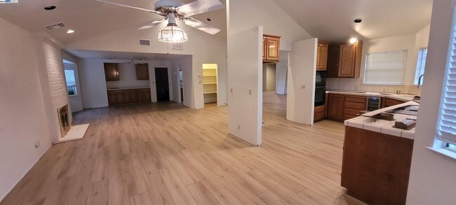 Photo - 1277 Concord St