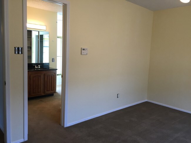 Photo - 100 Shinoak Valley