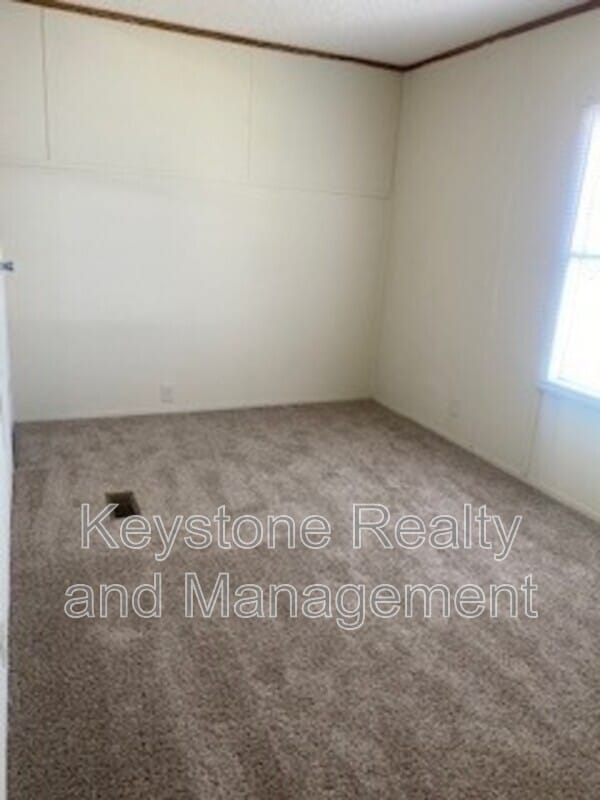 Photo - 721 Trevor Ln