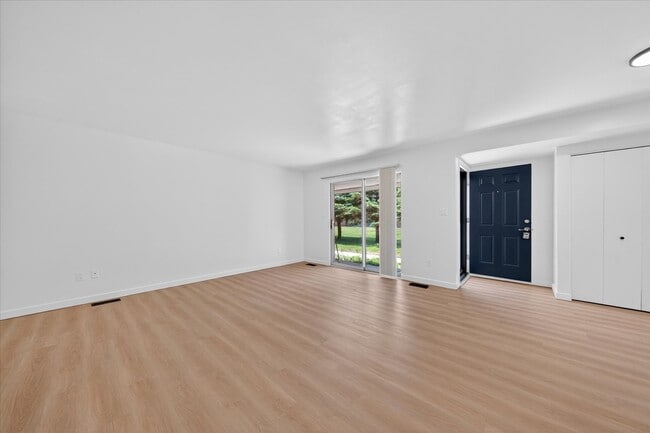 Large living room - Shelby Meadows Apartments