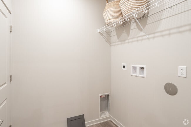 2BR, 2BA - 1055SF