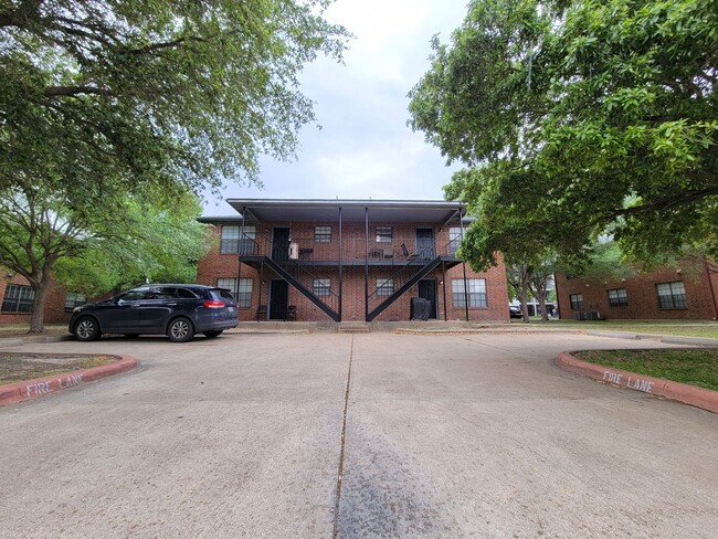 Photo - College Station - 3 bedroom / 2 bath 4 plex- downstair units.