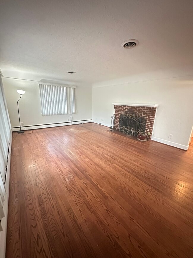 Photo - 475 E Bayview Blvd