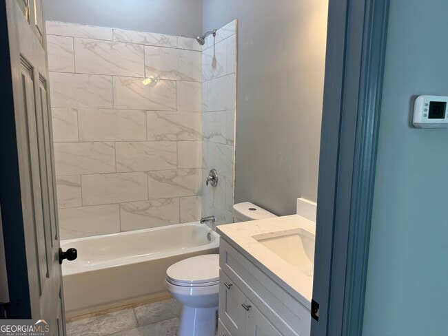 Photo - 1555 W Poplar St