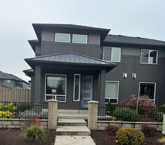 Photo - Exceptional 3 Bedroom / 2.5 Bath Modern Townhouse