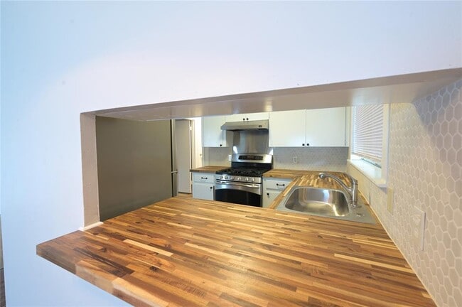 Photo - 2303 Western Trails Blvd