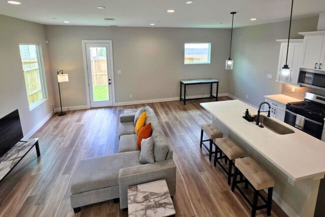 Building Photo - 8326 Curry Rd Unit ID1228882P