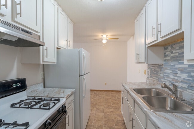 1BR,1BA - 610SF - Kitchen