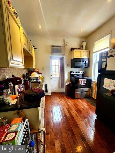 Photo - 4043 Spring Garden St Unit 2R