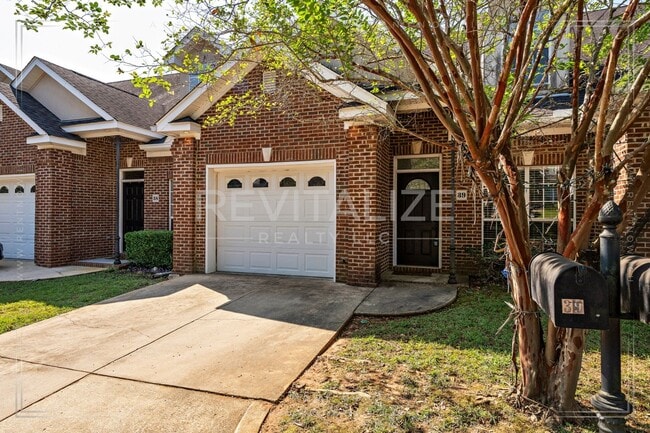 Building Photo - 3 Bed 3 Bath Townhome in West Mobile