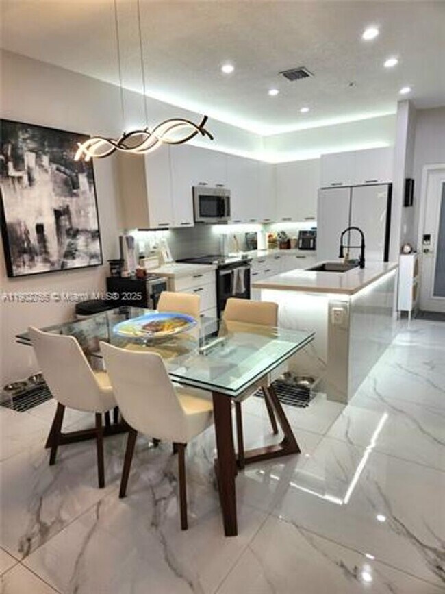 Photo - 8363 NW 41st St Unidad 8363 NW 41st St  A-105