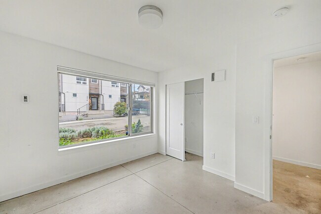 Photo - 2405 S Holgate St