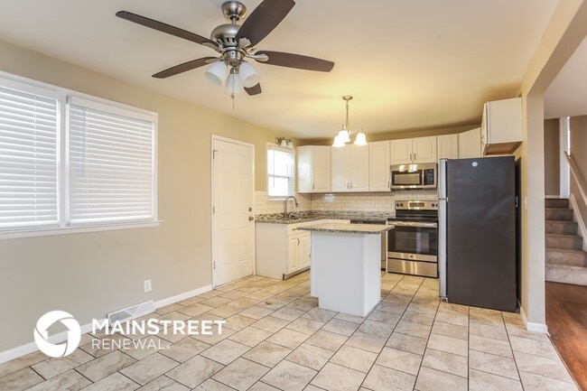 Photo - 1006 SW Lakeview Blvd