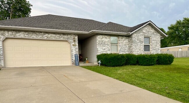 Photo - Great Nixa Location!