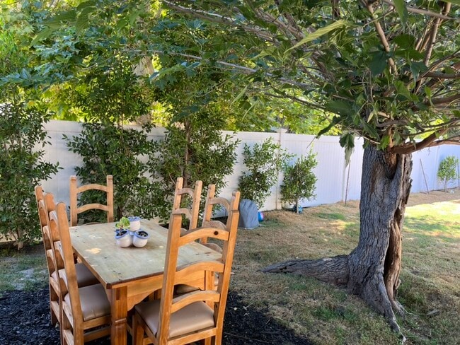 Outdoor dining, anyone? - 21050 Avenue San Luis