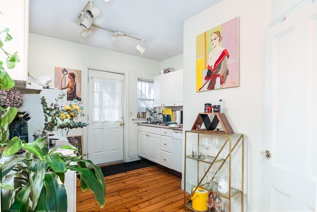 Kitchen - 170 Austin St Unit 2