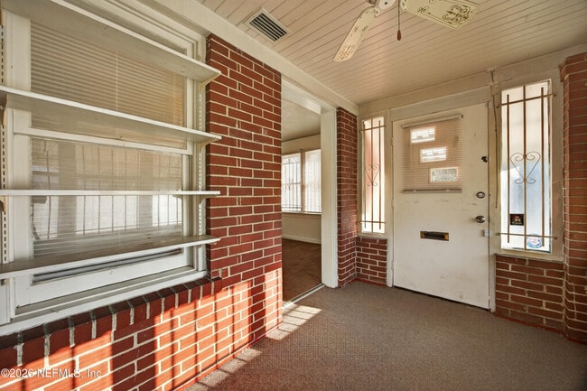 Photo - 345 E 44th St