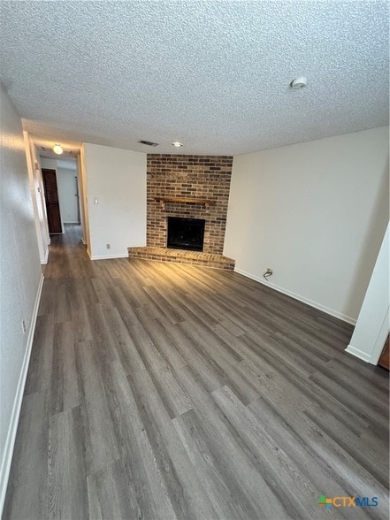 Photo - 203 Versailles St