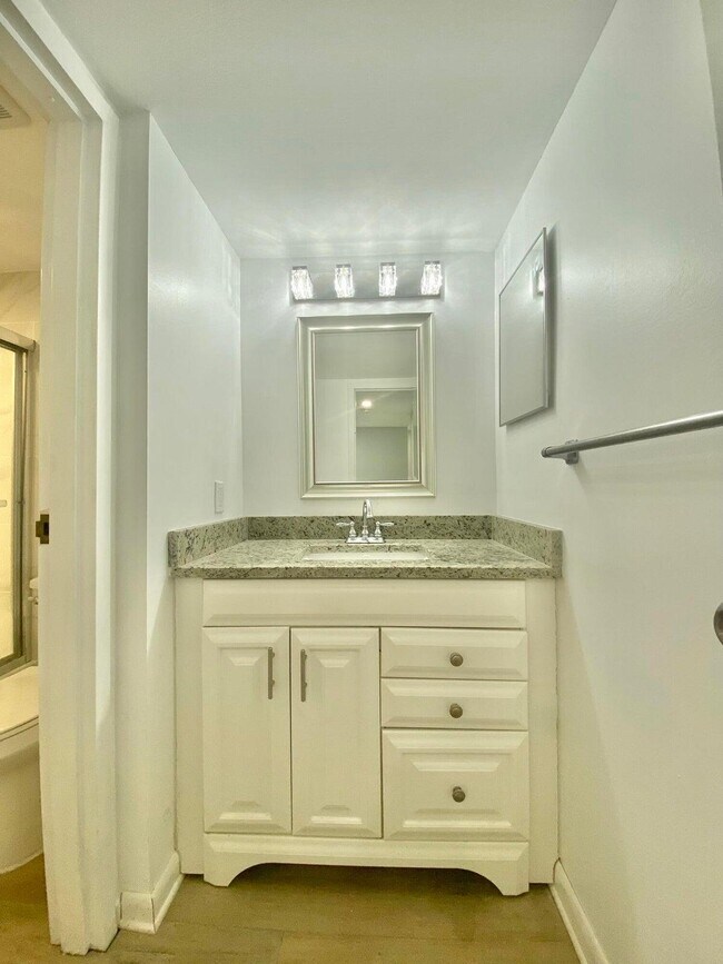 200 Waterway Dr S Unit 208