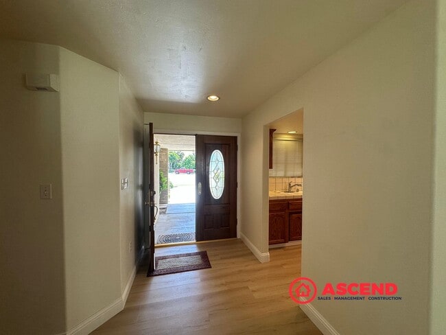 Photo - Spacious 3 Bed / 2 Bath with Fireplace, Garage & Gardener Included