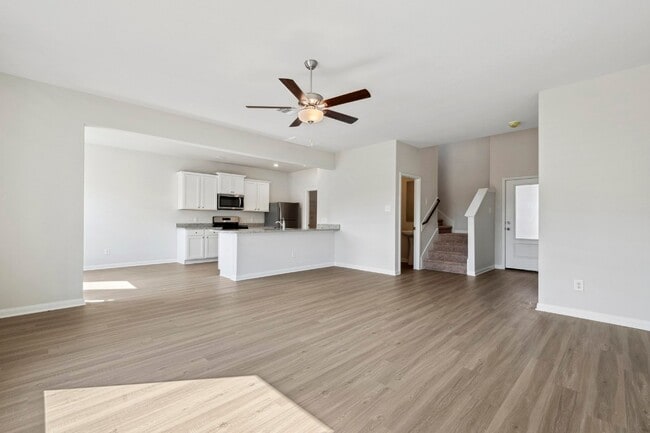 Photo - 324 Fastboy Ln