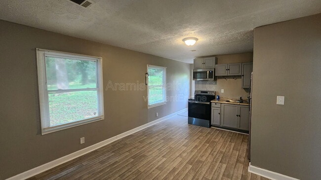 Photo - 305 Banberry Dr SE