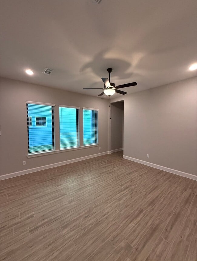 Photo - 3323 Full Bellied Ln