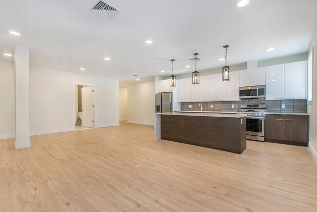 Building Photo - 3510 Bergenline Ave Unit 205